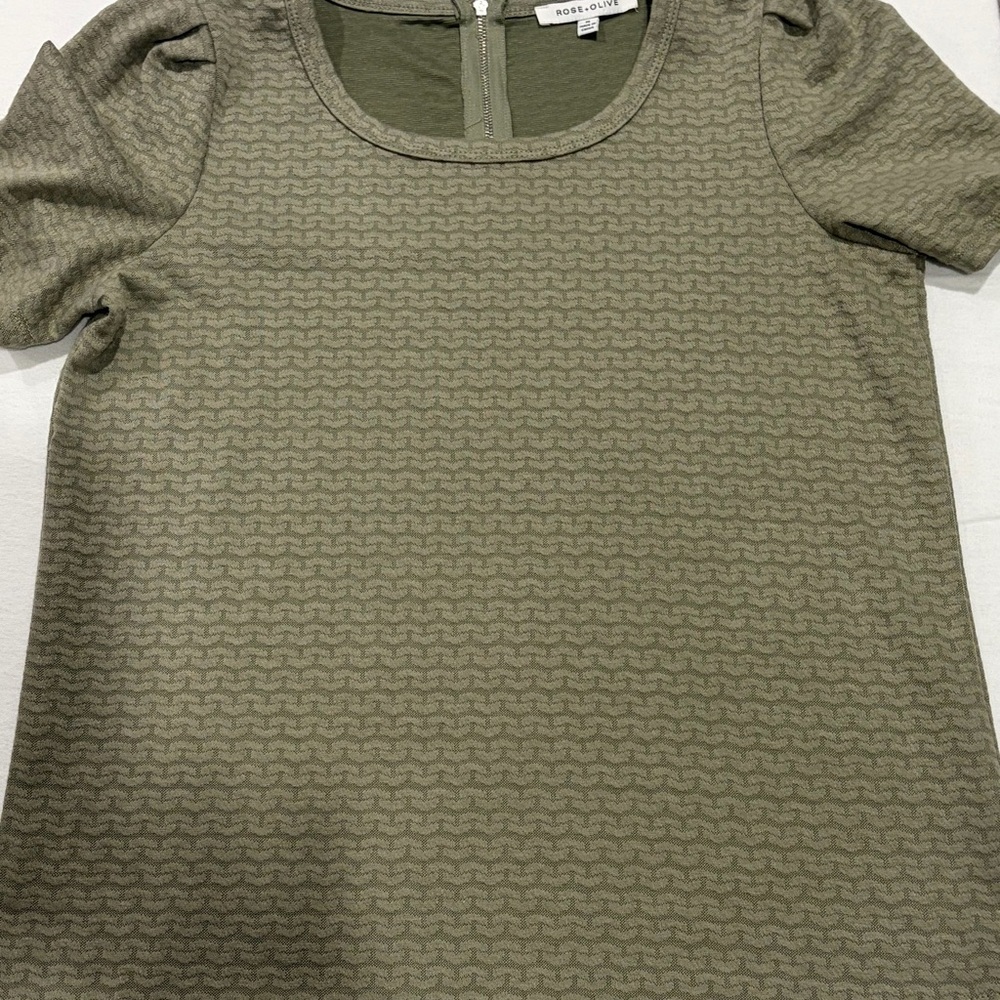 Rose & Olive Olive Green Textured Short Sleeve Top Size Medium